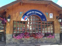 Accueil de clients à l’Office de Tourisme de Pra Loup